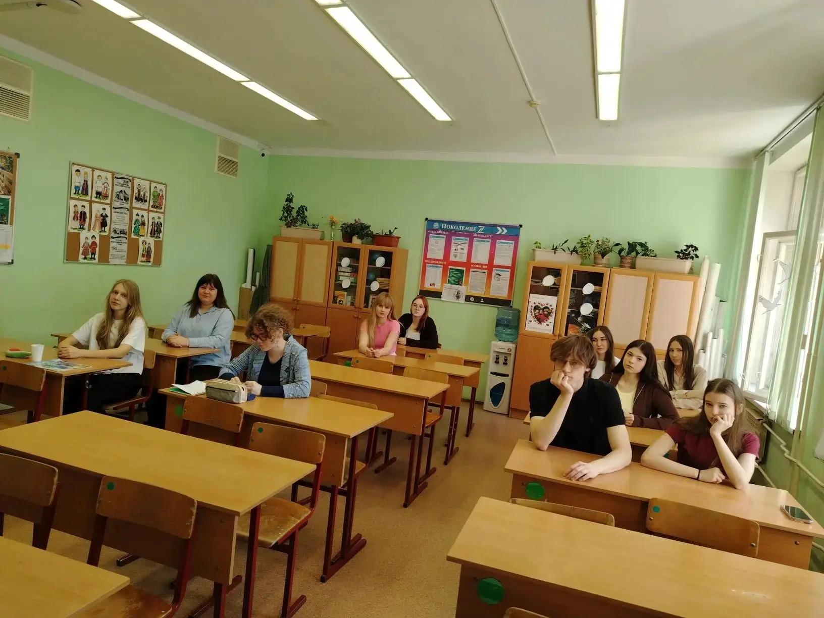Сегодня в 8г классе прошло занятие «Разговор о важном»  по теме: «Ценности, которые нас объединяют».