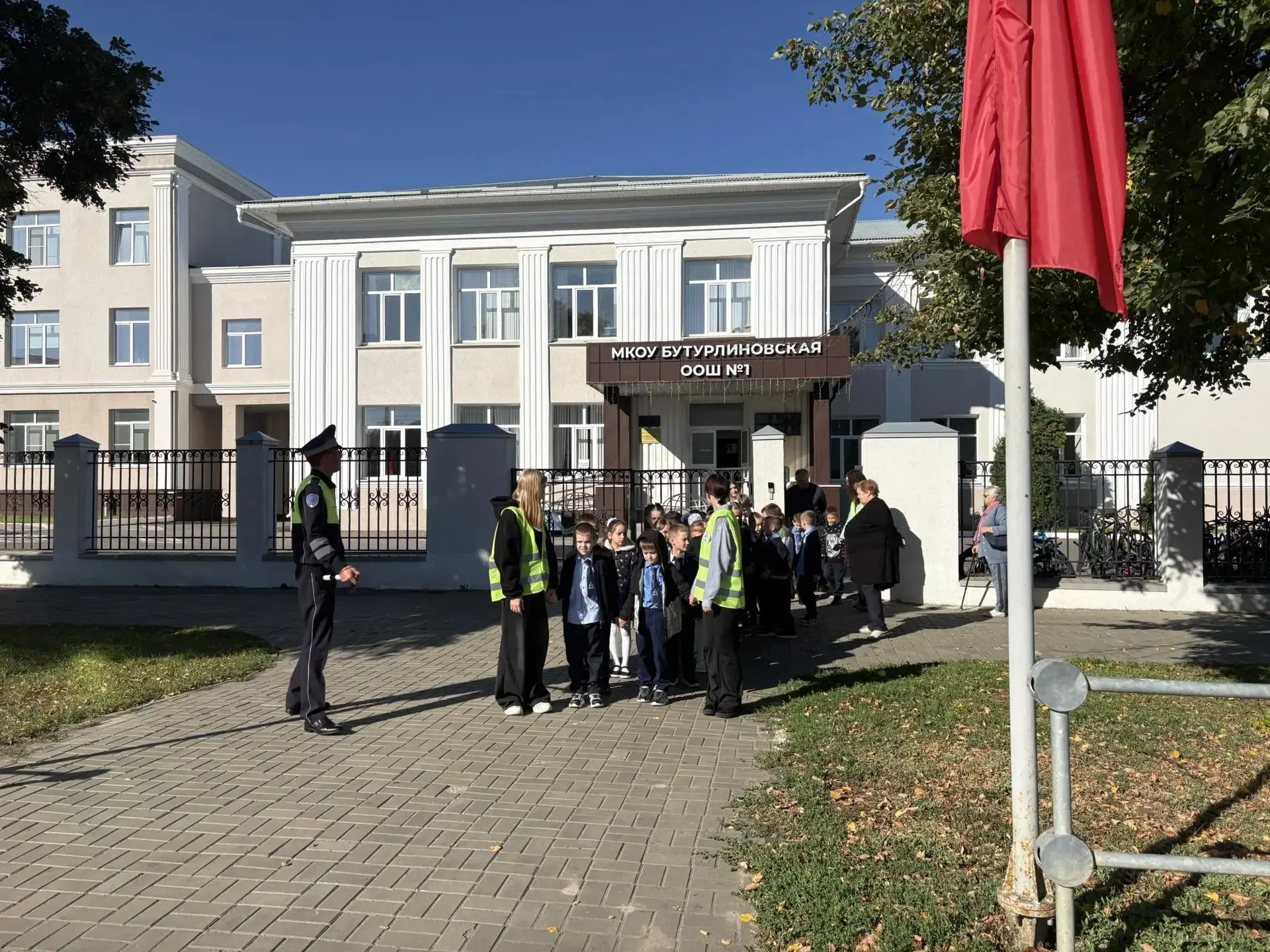 Сегодня в рамках оперативно-профилактического мероприятия «Внимание — дети!» в нашей шк...