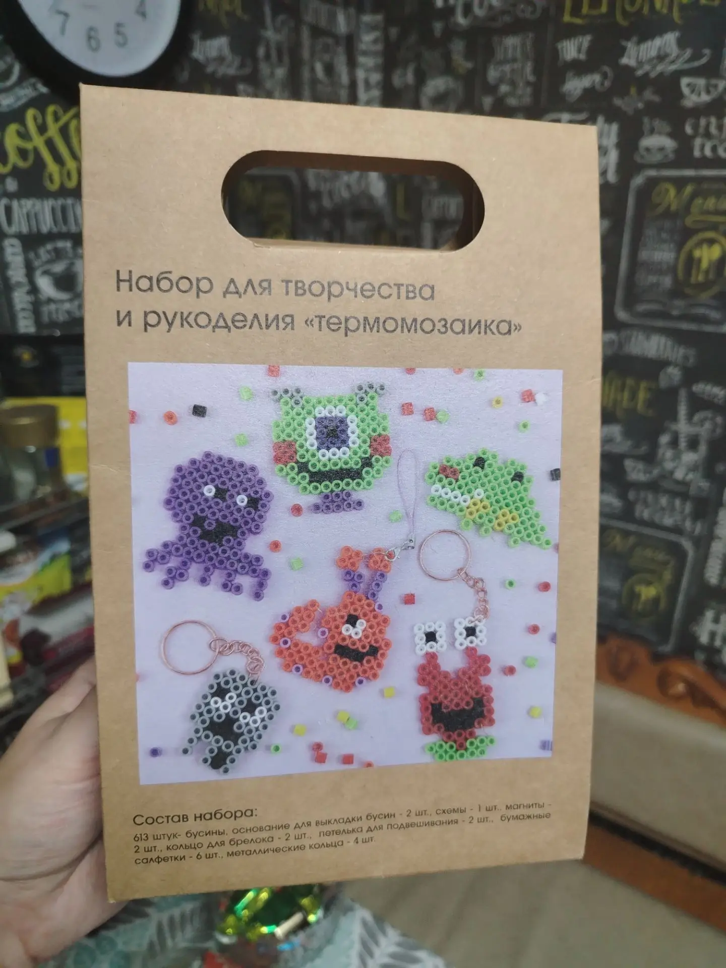 Кстати, вчера мы занимались термомозаикой, которую купили в Чижике, ещё пол месяца назад.