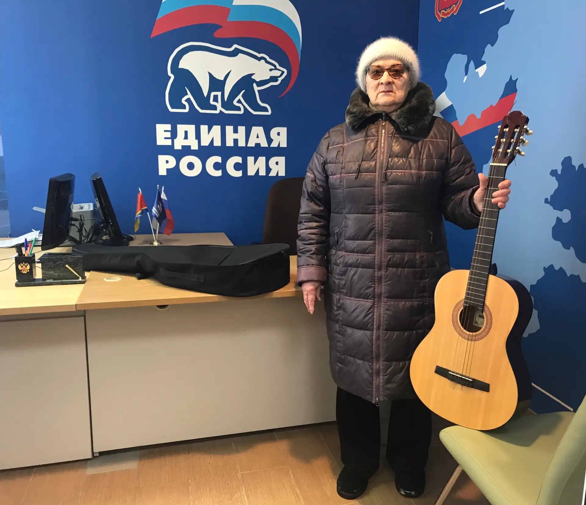 В местном отделении партии продолжается ежедневная работа по сбору гуманитарной помощи ...