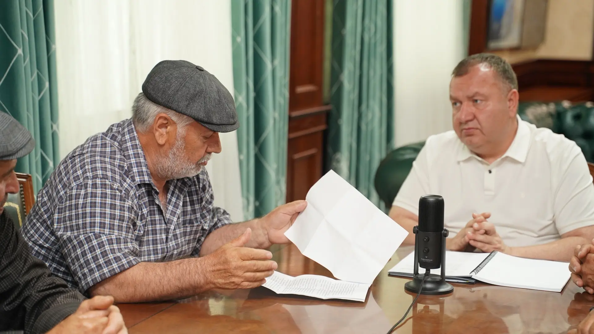 Глава Хасавюртовского района провёл встречу с жителями села Темираул