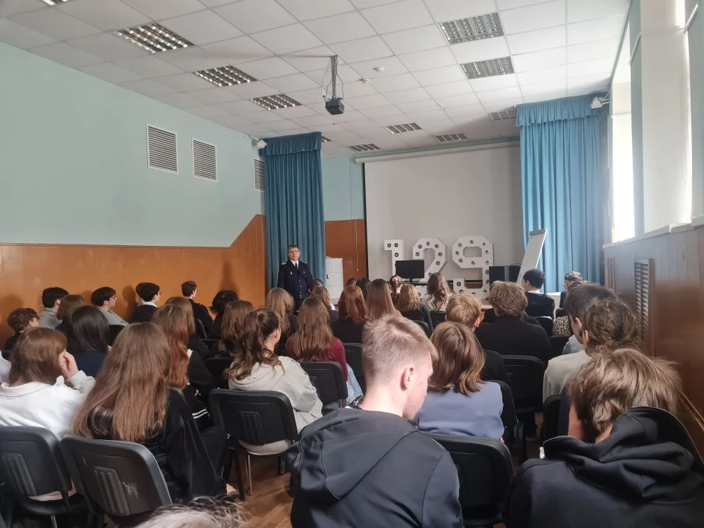 🚢 Встреча с будущим: в нашей школе побывал представитель Волгоградского техникума водного транспорта