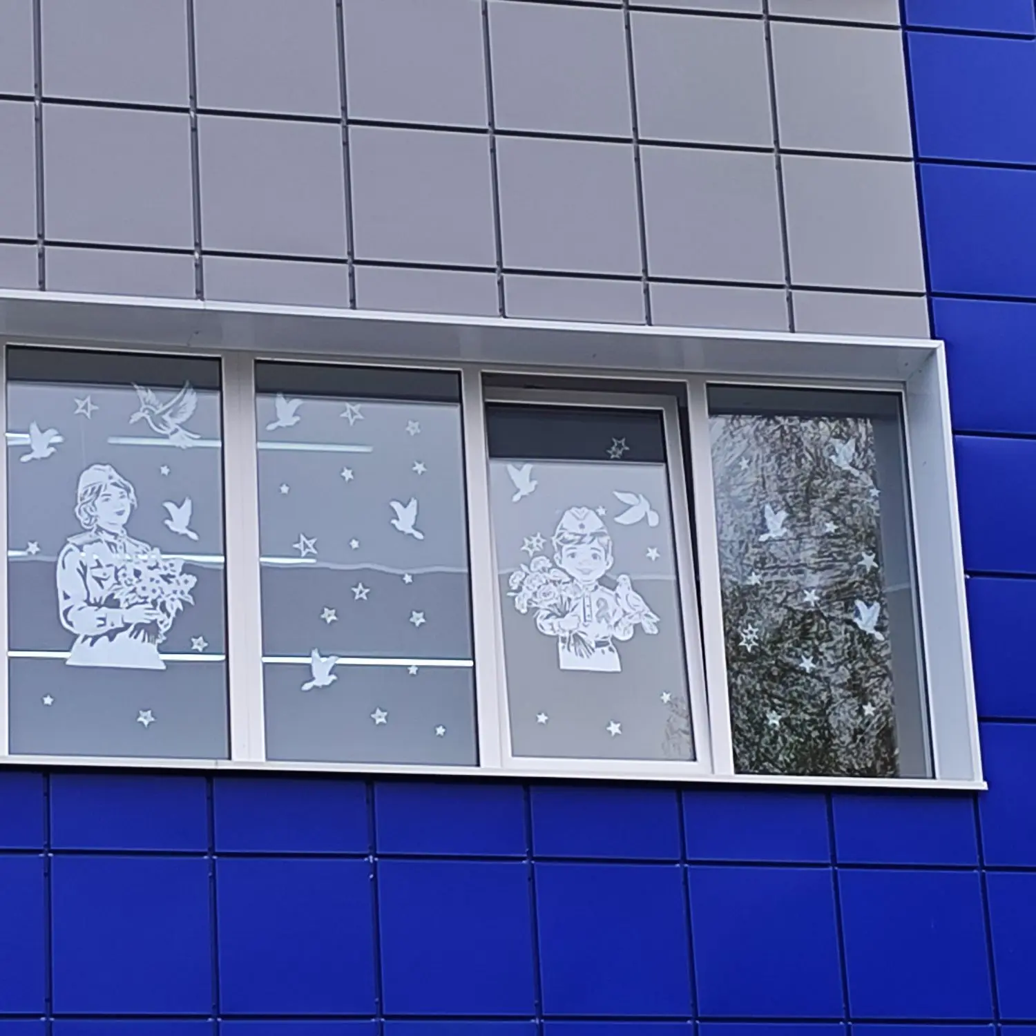 🎖Бессмертный полк в каждом окне.  Наша гимназия с гордостью присоединилась к Всероссийской акции «Ок