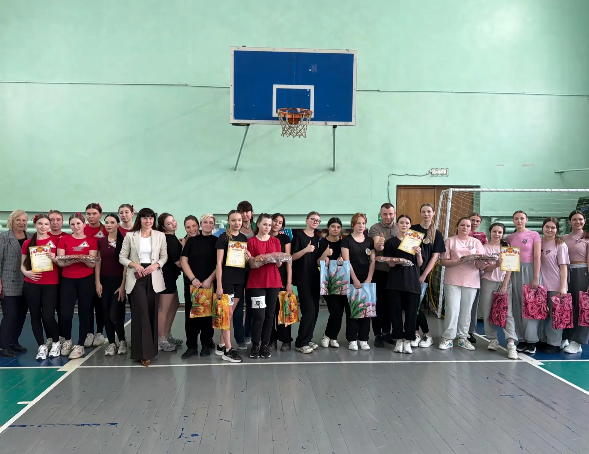 🌷В ПримИЖТ прошёл спортивный праздник, посвященный международному женскому дню  «А ну-ка, девушки!» 
