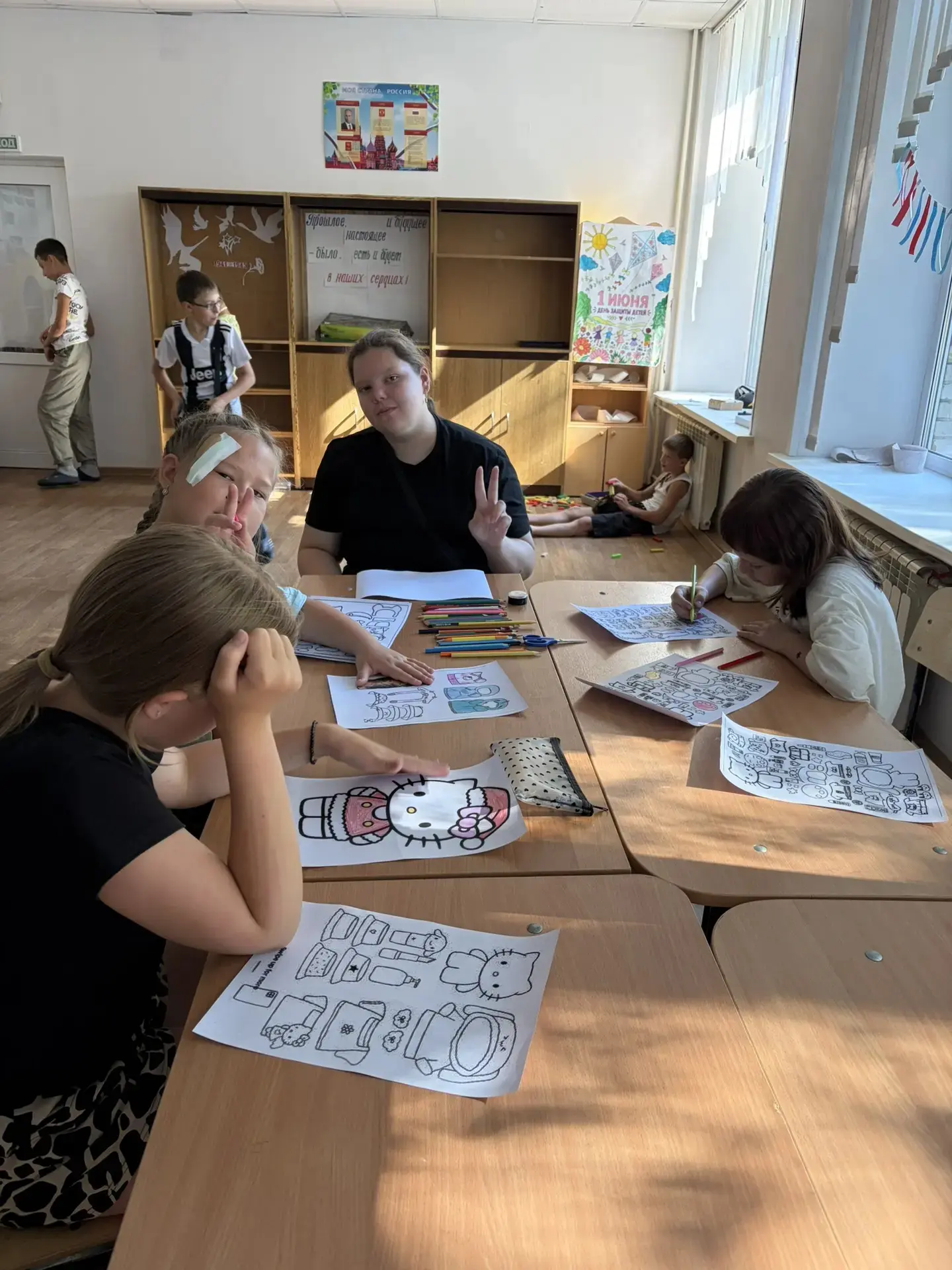 Библиотека, творчество, караоке и немного безделья - все как мы любим!📚🎨🎤😁
Сегодня у нас был Ден