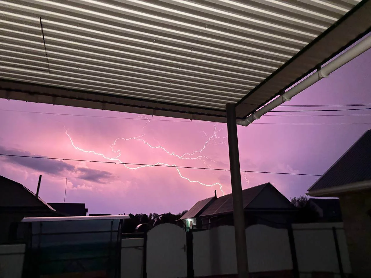⛈️  Предстоящие выходные в республике будут по-настоящему летними, но с погодными сюрпр...