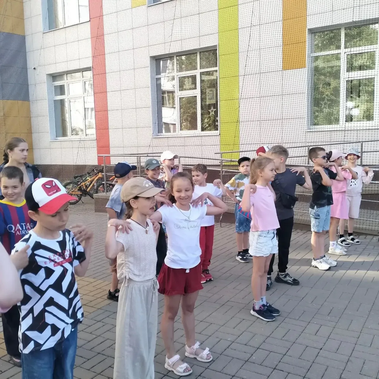 ШКОЛЬНЫЙ ЛАГЕРЬ ВНОВЬ В СТРОЮ! ✨☀️

После выходных наш школьный лагерь с радостью возобновил свою ра