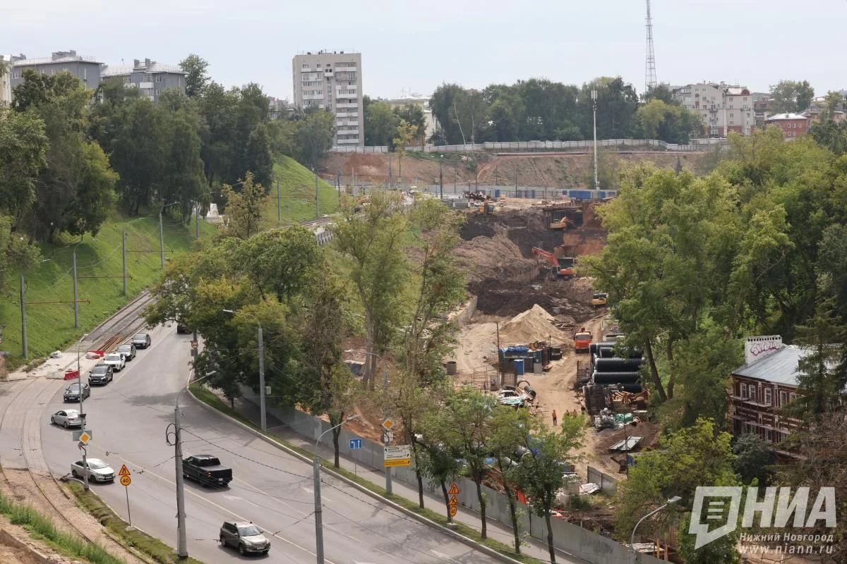 🌳Строительство террасного парка в Почаинском овраге продолжается

Сейчас на территории возводят пеш