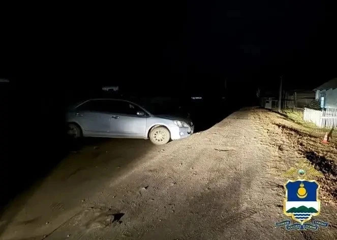 Пьяная дочь насмерть задавила машиной маму, открывавшую ей ворота в Бурятии