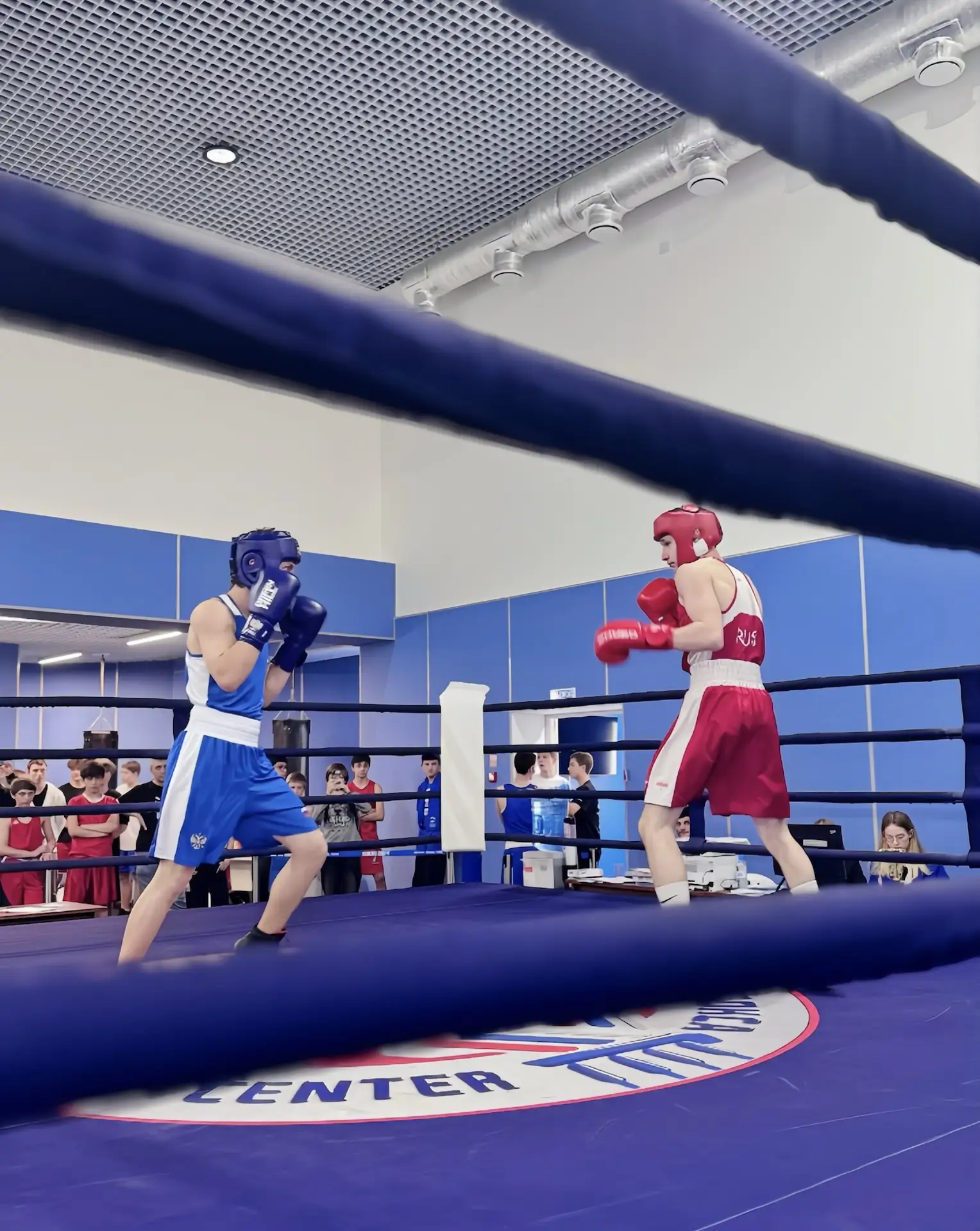 Бокс — спорт сильных духом 🥊

Бокс — это не просто поединок на ринге. Это спорт, который воспитывае