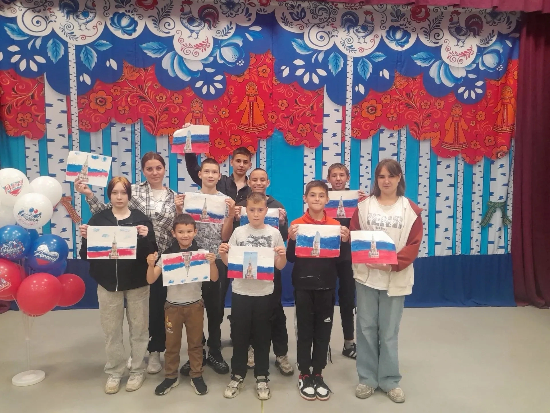 🇷🇺 Россия в сердце и на холсте!

В СДК с. Красногорск прошел творческий мастер-класс «Россия — Род