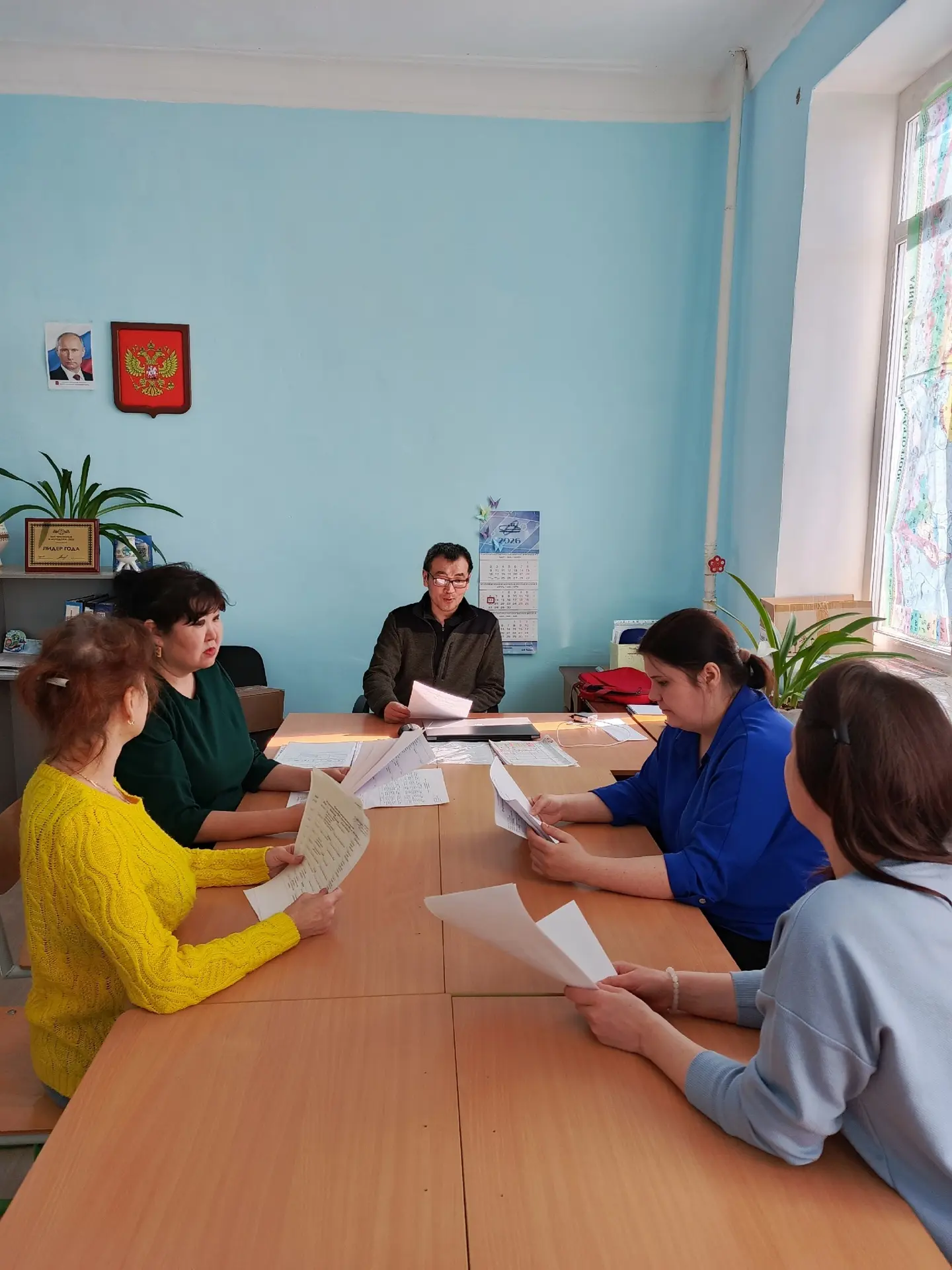 В завершении "Месячника психологического здоровья" в МБОУ "АСОШ"  был проведён круглый стол для учит