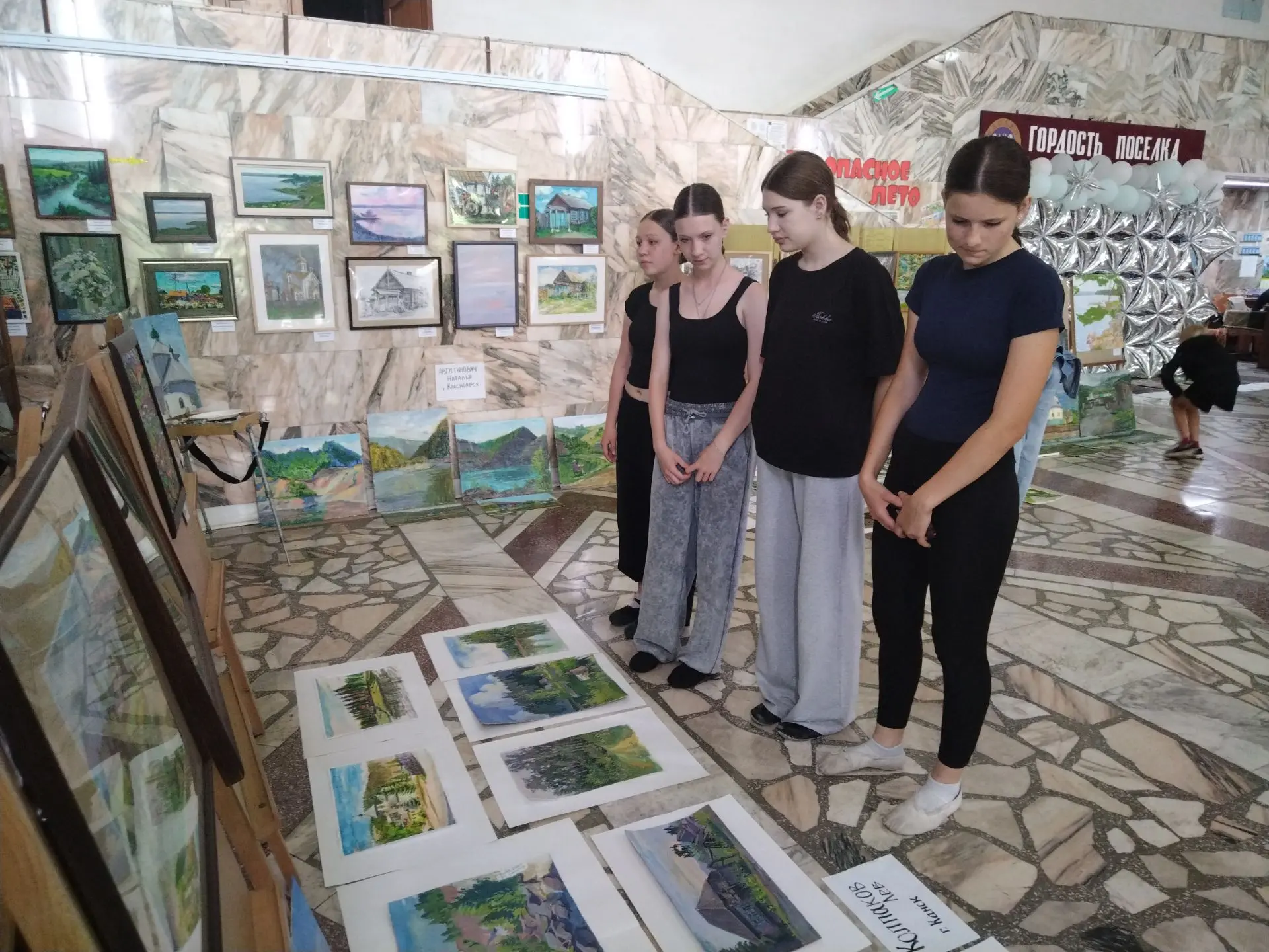 Вместо граблей — в мир искусства! 🎨🖌️

Работа работой, но культурный код тоже должен быть прокачан
