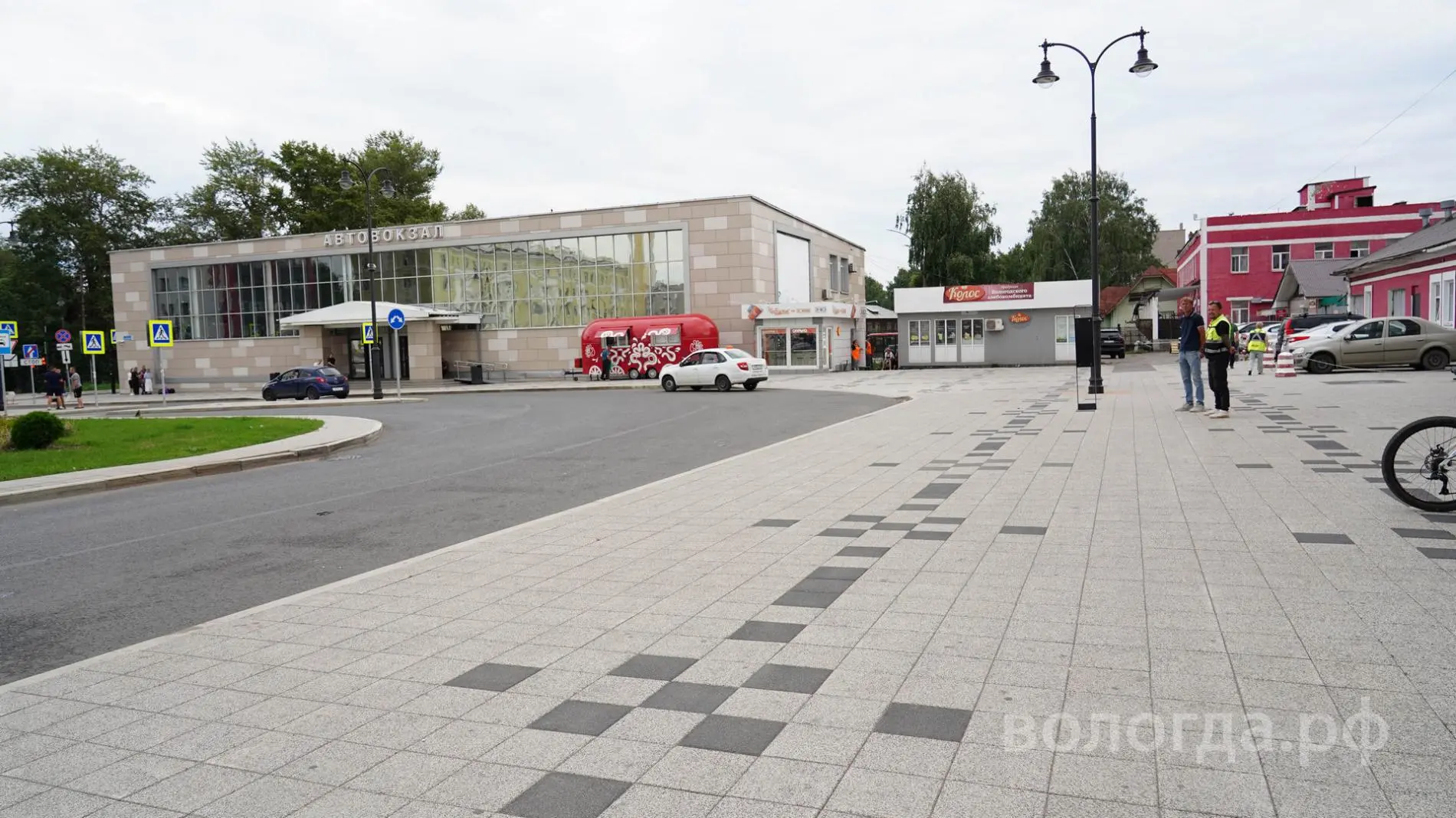 В Вологде изменят планировку парковки у железнодорожного вокзала

Остановочную зону и парковку на пл