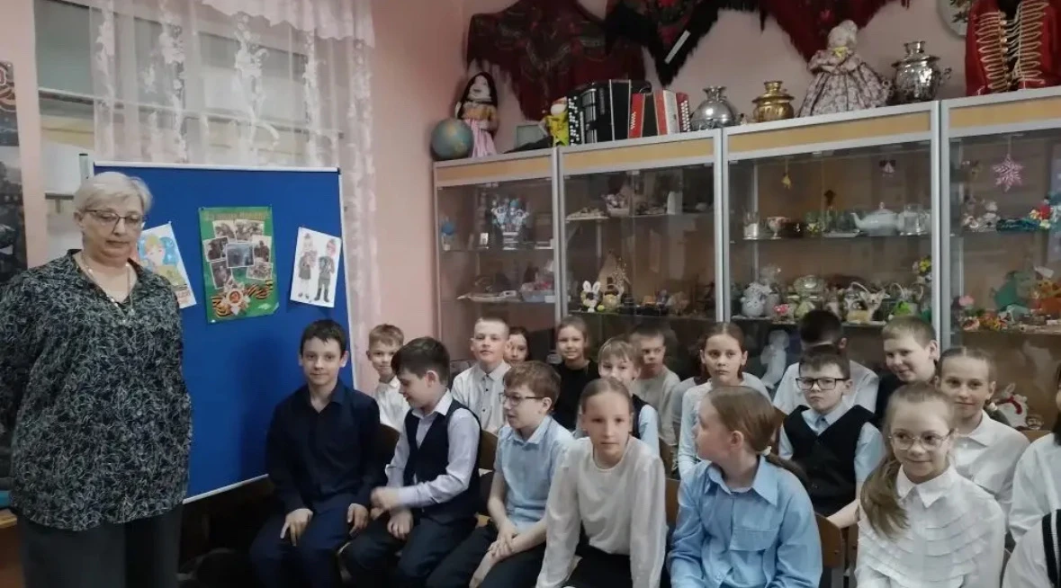20 мая экскурсоводы школьного музея в 3 «Б» классе провели  интерактивную игру «Победа: помним, горд