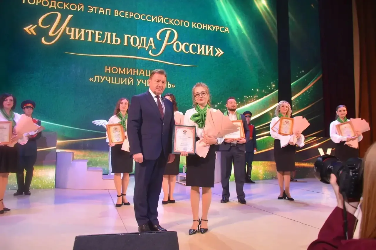 🌟 Поздравляем Манагорову Анастасию Александровну, учителя биологии нашей любимой школы, с замечатель