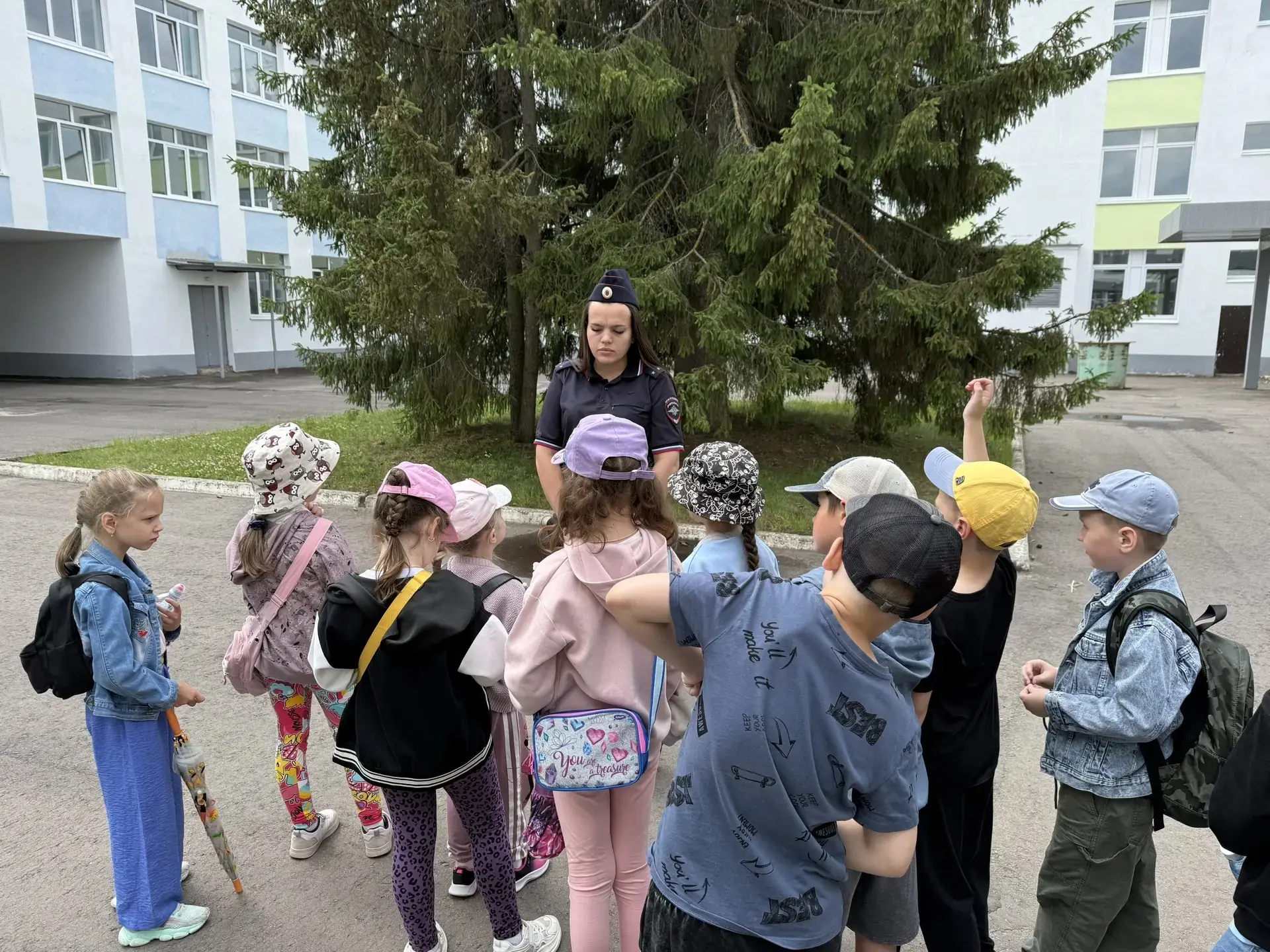🚦 Вчера в нашем лагере снова говорили о самом важном!

К нам снова пришла инспектор по пропаганде б