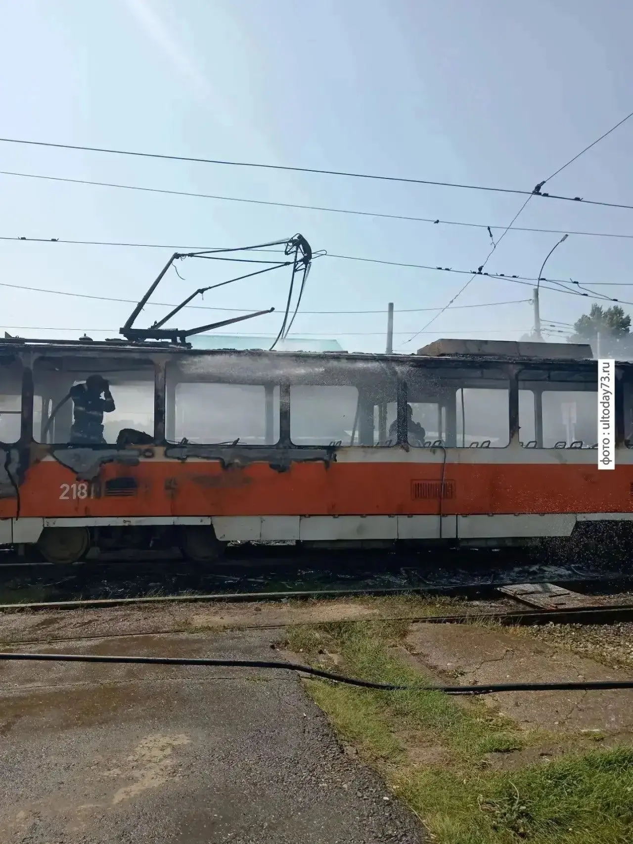 В Ульяновске сгорел трамвай🚃

Он шел на ремонт в депо. Возле Гидроаппарата в трамвае произошло возг
