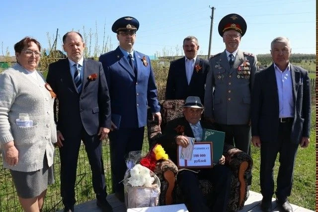 К 100-летнему юбилею Почётного гражданина Бураевского района Сафиуллина Миннерашита Шаи...