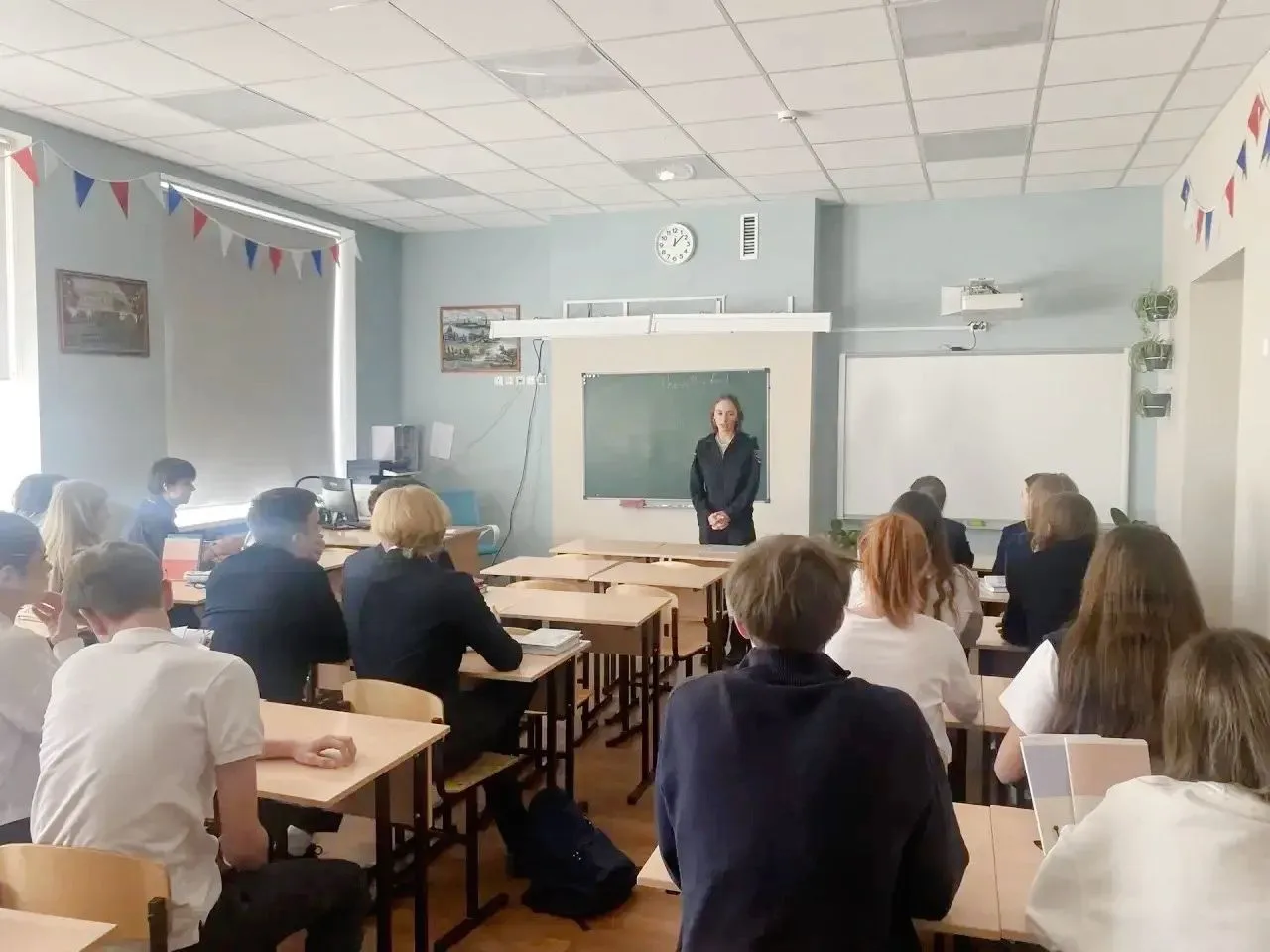 С учащимися старших классов и педагогическим составом гимназии  №406 Пушкинского района проведено пр