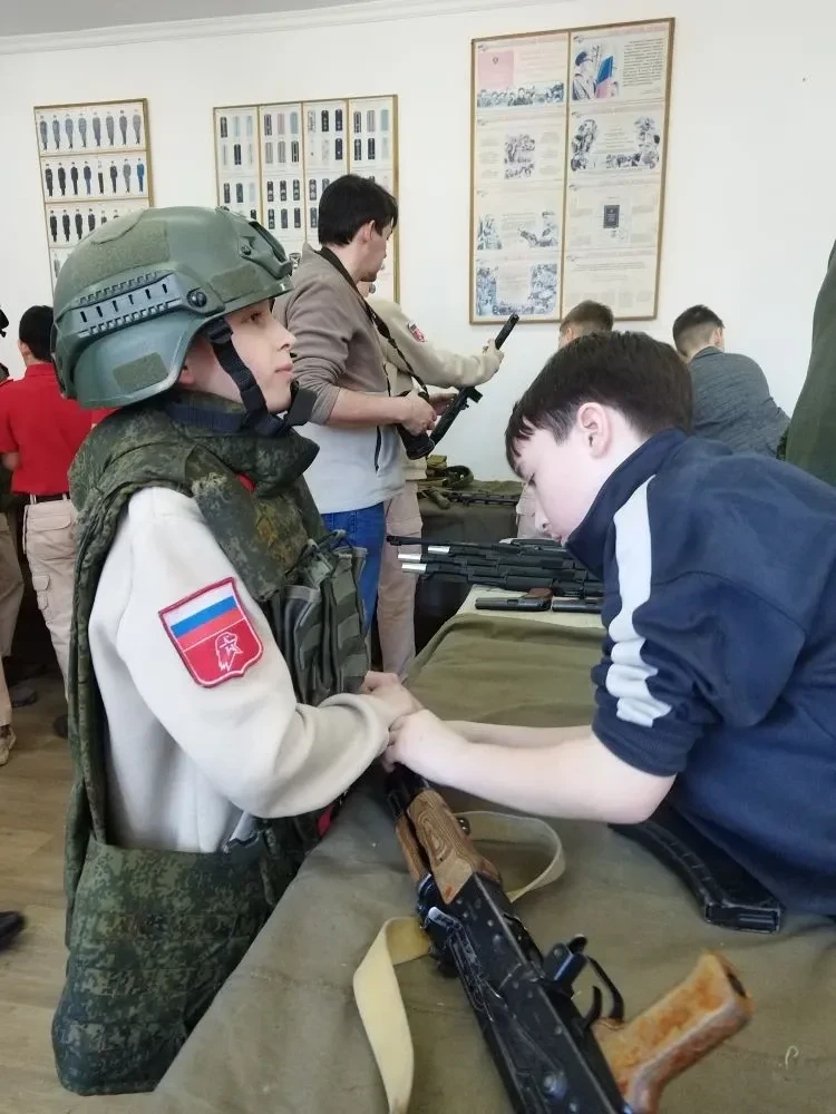 Амбассадоры "Профессионалитета" и Курсанты Зонального центра познакомили юнармейцев и школьников гор
