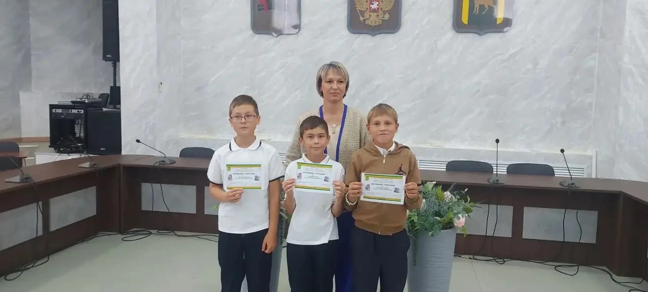 🎉 Наши ученики – участники районного конкурса «Охрана труда глазами детей»! 🎨