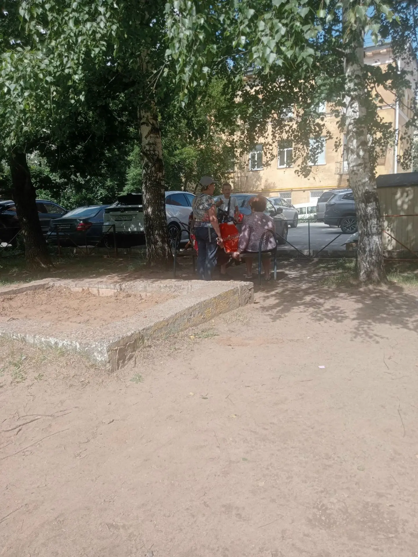 Ужас до чего народ дошёл,встретились с подругой, давно не виделись,у нее дети 3 и 5 лет...