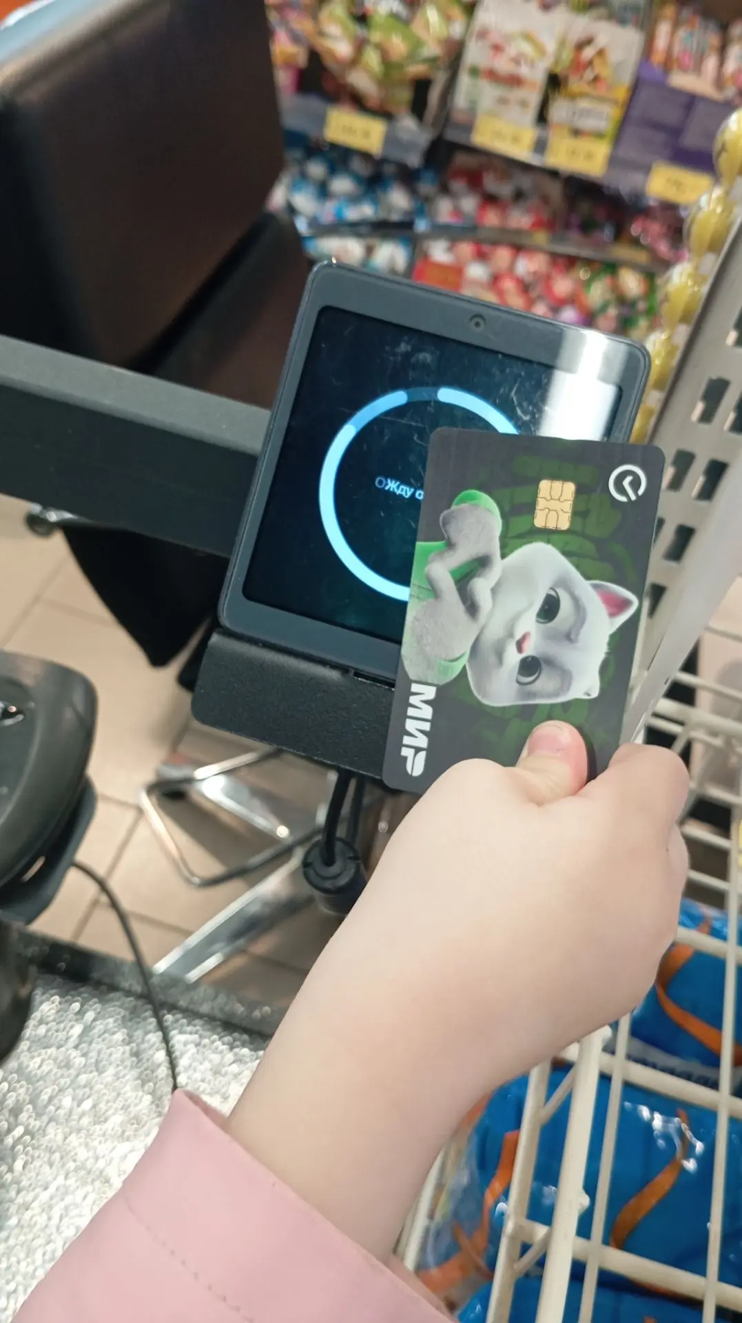 Второй месяц мы с дочерью пользуемся её личной картой 💳, и знаете мы стали больше говорить о Финанс