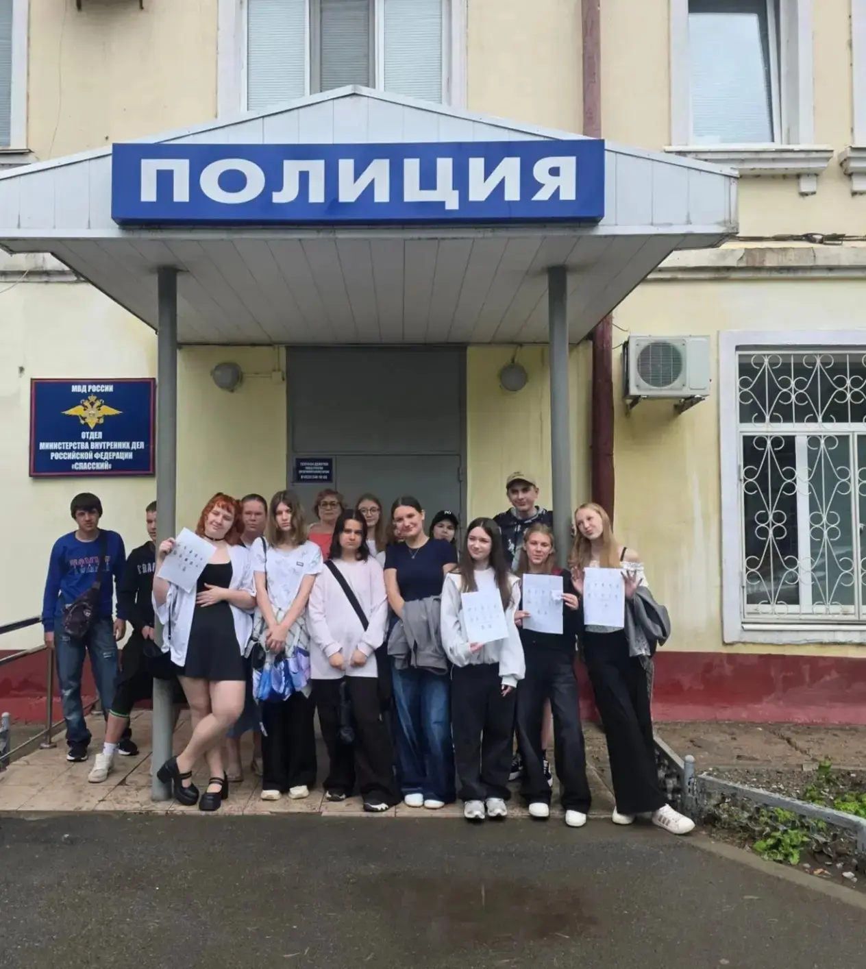 Шаг в профессию: как 8-классники раскрывали «преступления» в МВД 🔍👮‍♂️

Сегодня ребята профильной 
