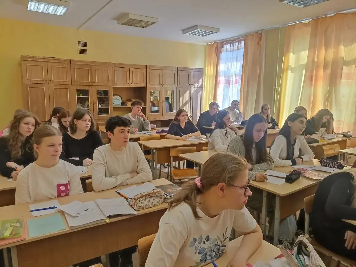 Сегодня для учащихся 8-х и 9-х классов состоялась тематическая беседа, которую провела инспектор ПДН