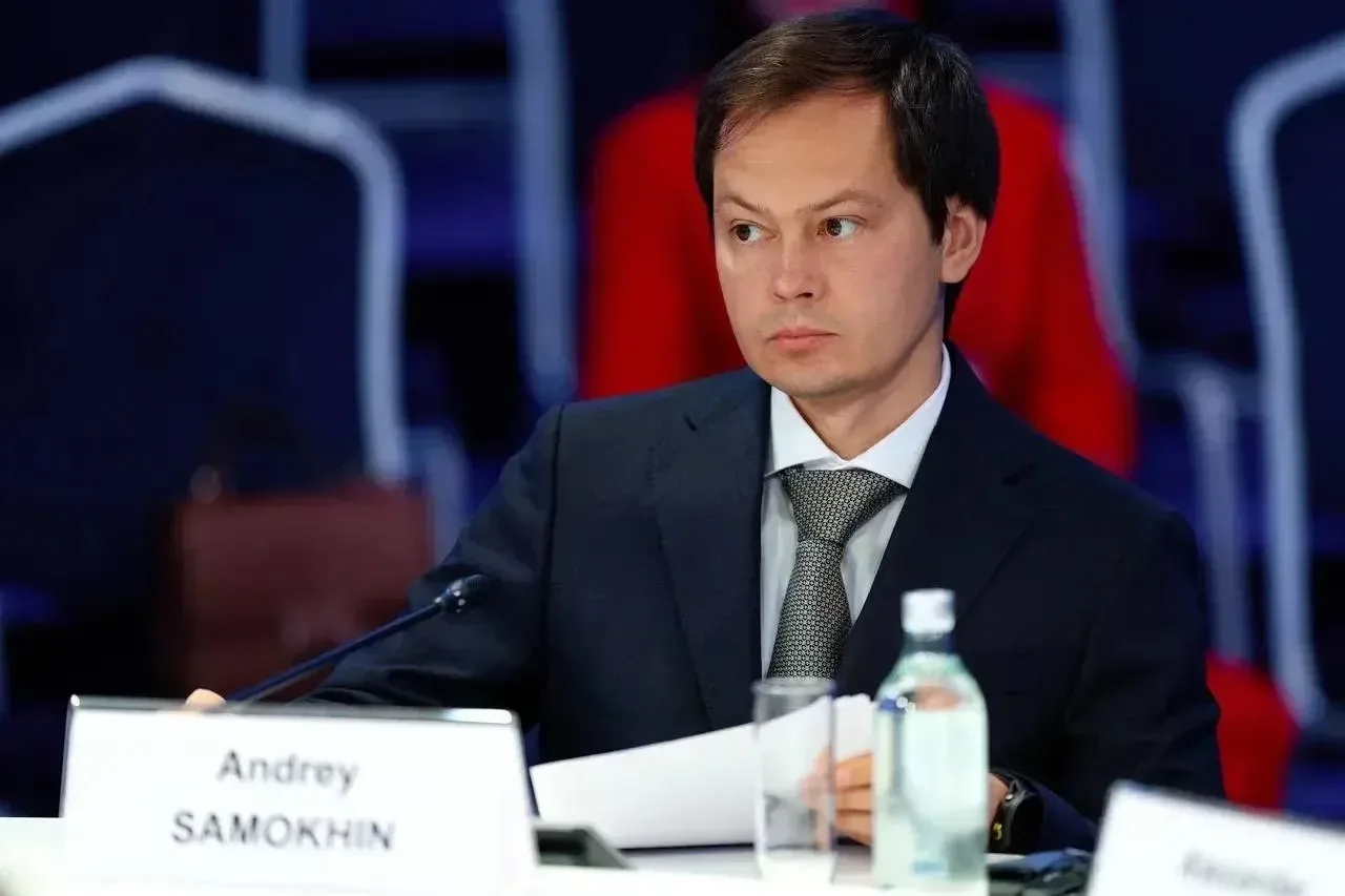 ⚡️От ВолГУ до госкорпорации: Андрей Самохин стал заместителем председателя ВЭБ.РФ
 
От имени коллект