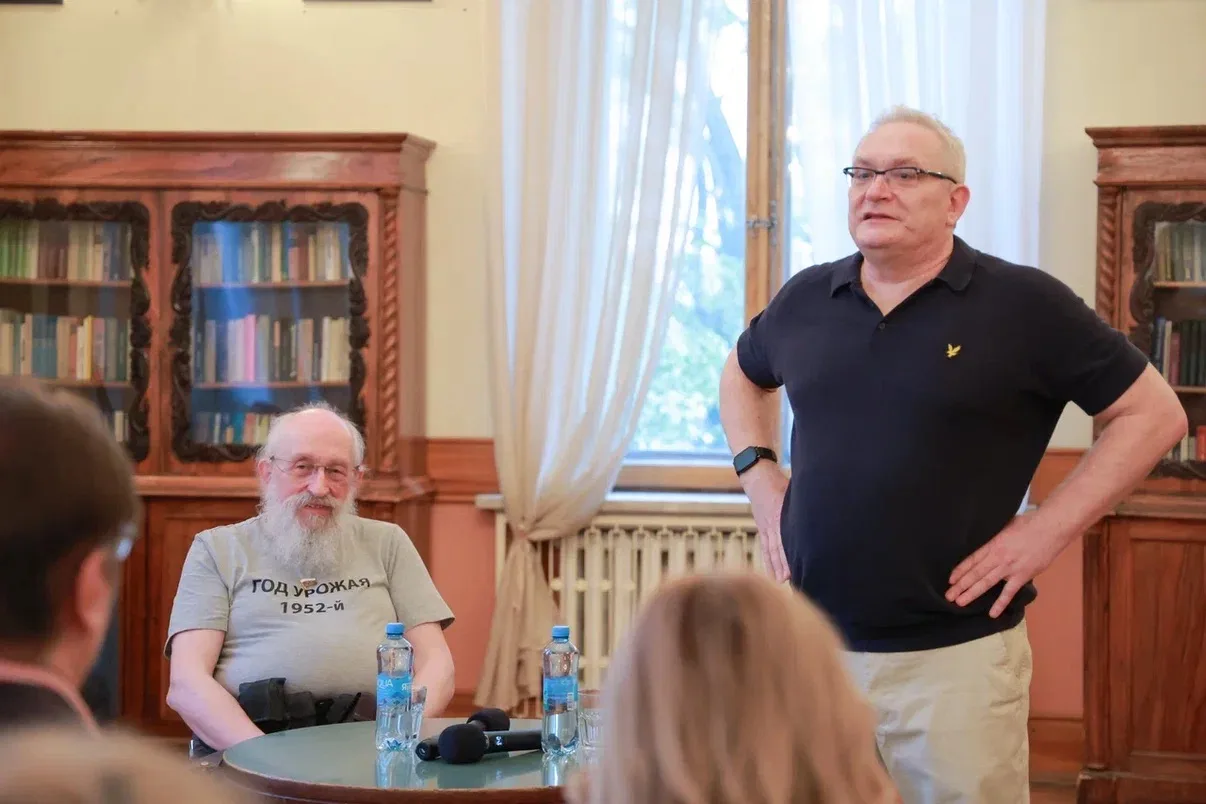 «Насколько я могу судить, мозг так же, как и мышцы от усилий укрепляется и тренируется. То, что вы в