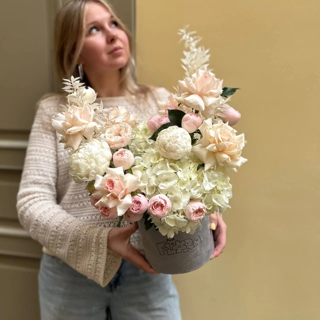 Композиция в бархатной коробке с пионами 🍭