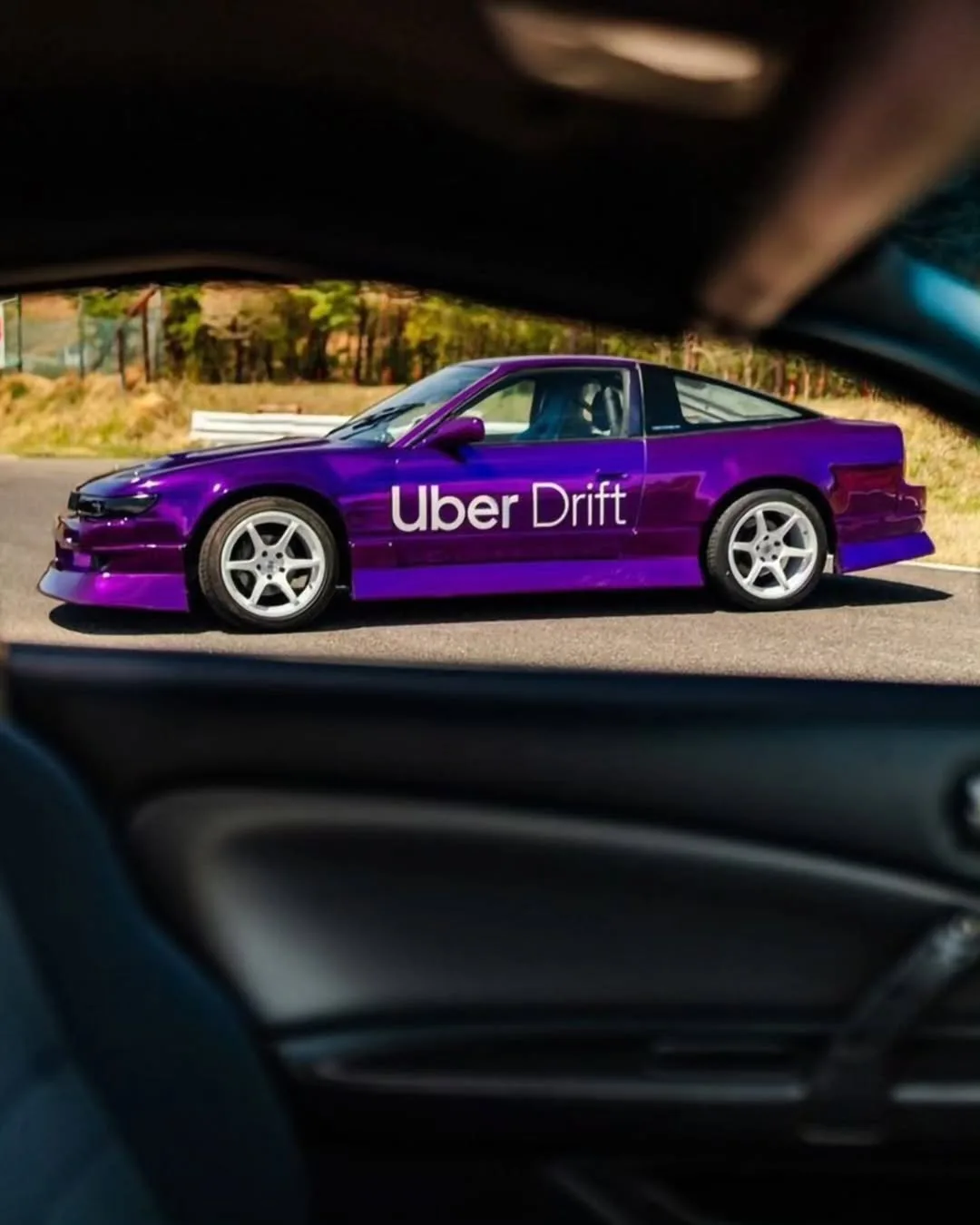 Uber теперь возит боком