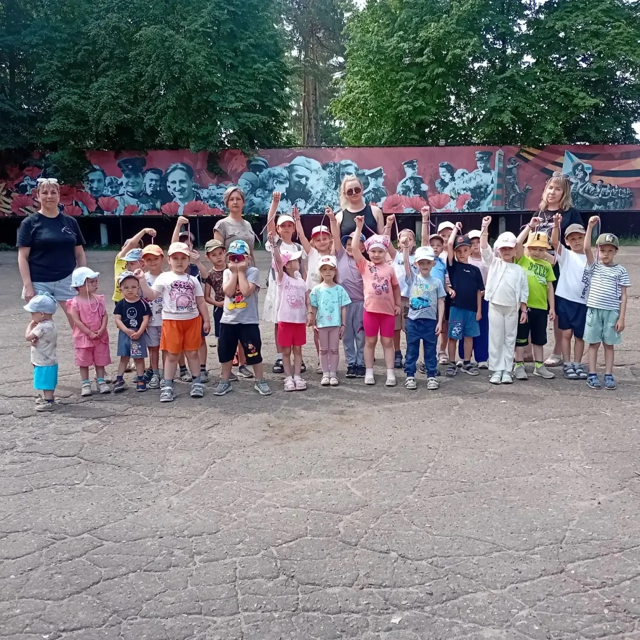 Акция «Российский триколор» 🇷🇺🇷🇺🇷🇺стала доброй традицией в честь главного государ...