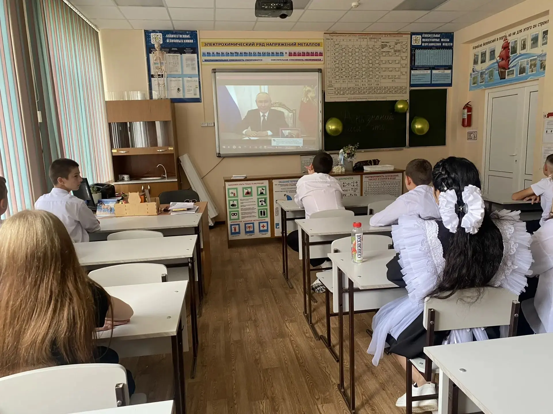 🎉 В нашей школе прошли «Разговоры о важном», посвящённые Дню знаний! 🎉