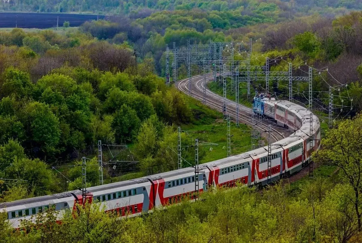 Двухэтажными поездами дальнего следования🚊, курсирующими по Горьковской железной дорог...