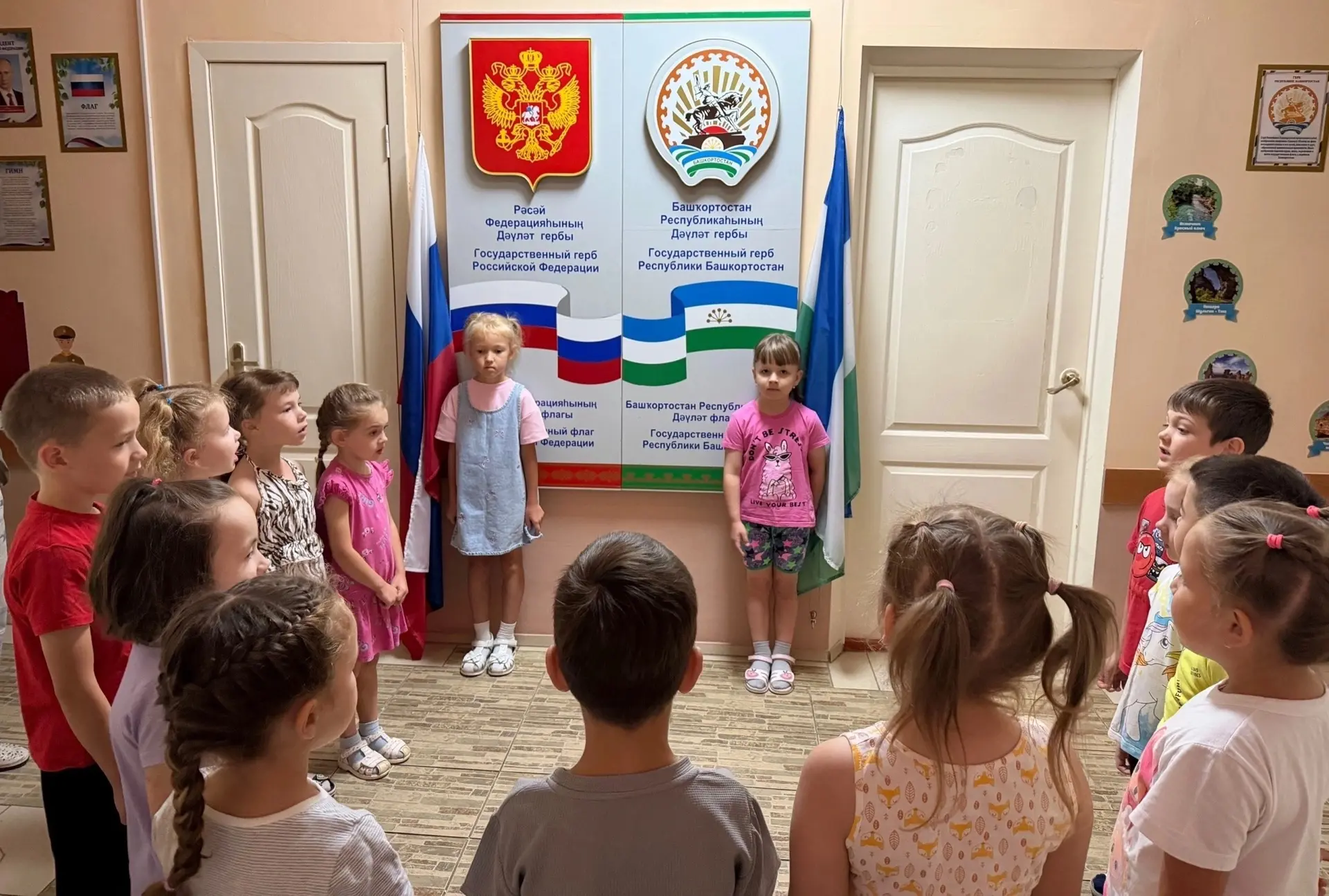 По традиции учебная неделя в нашем детском саду завершилась спуском государственных фла...