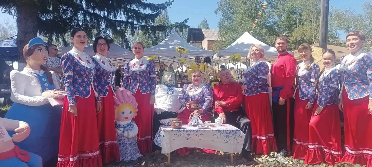 Хор ВОКАЛИНА, солисты районного Дома культуры и детской музыкальной школы, а также земс...