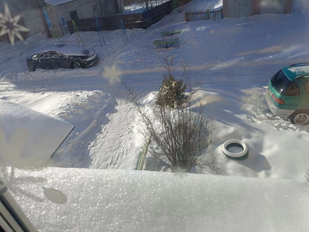 Вчера было +4, сегодня -15 и снег🤌