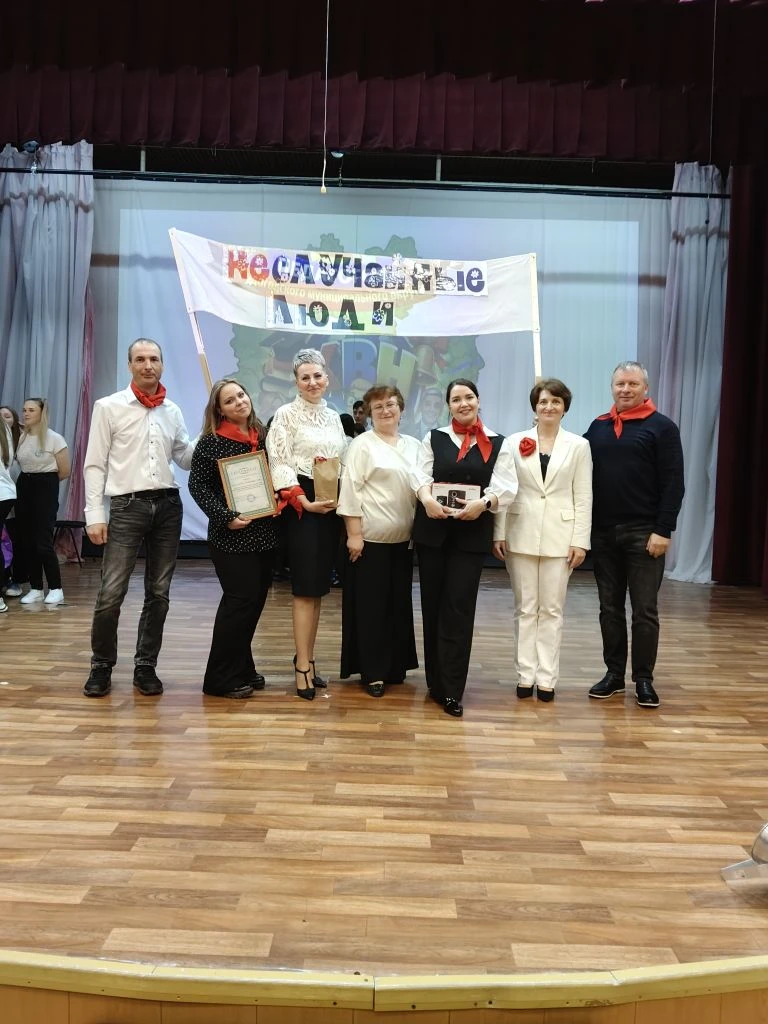 Первый муниципальный педагогический КВН. Команда нашей школы "Неслучайные люди"