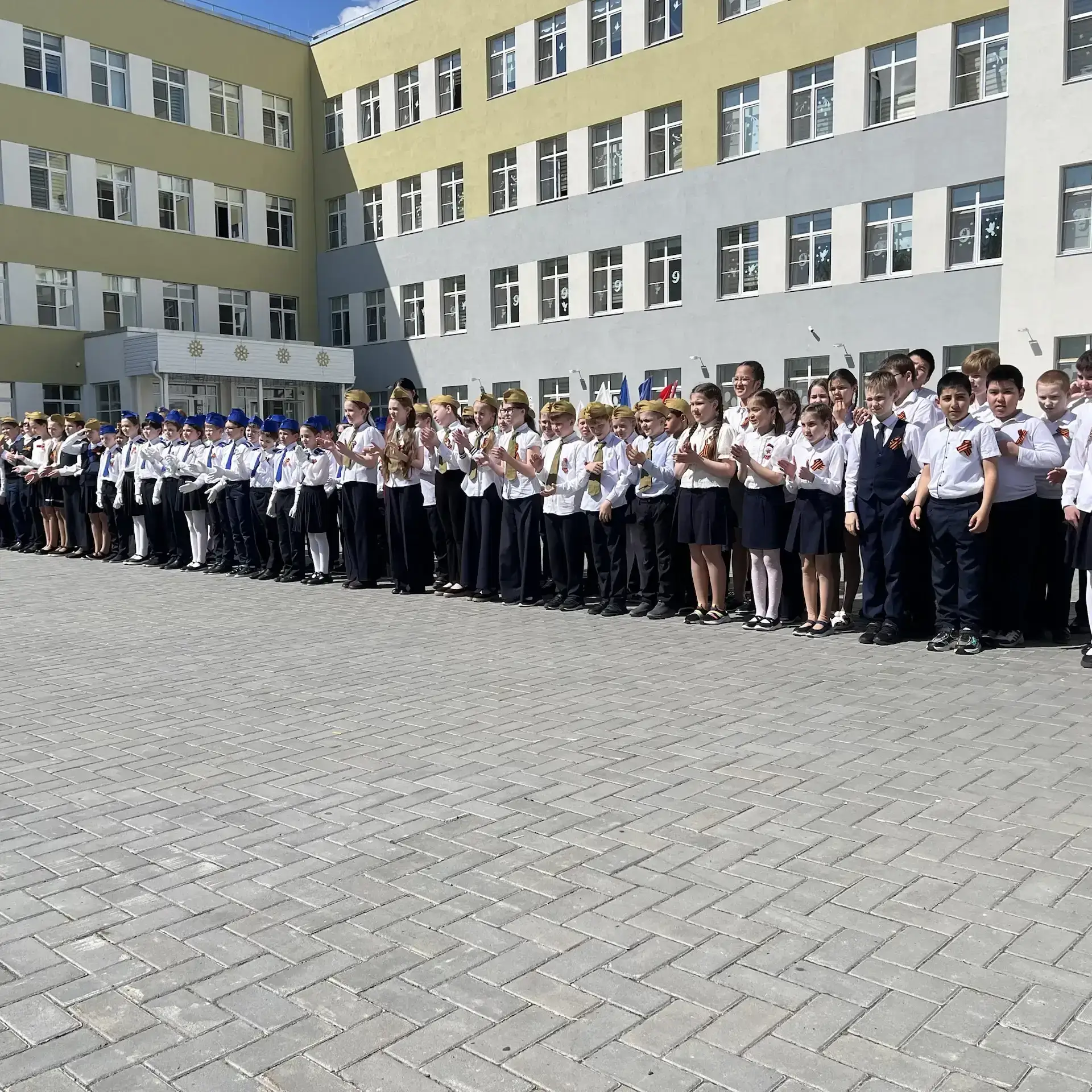 🌟 Внимание! Смотр строя и песни в начальной школе  6 мая на базе нашей школы прошло одно из самых зр