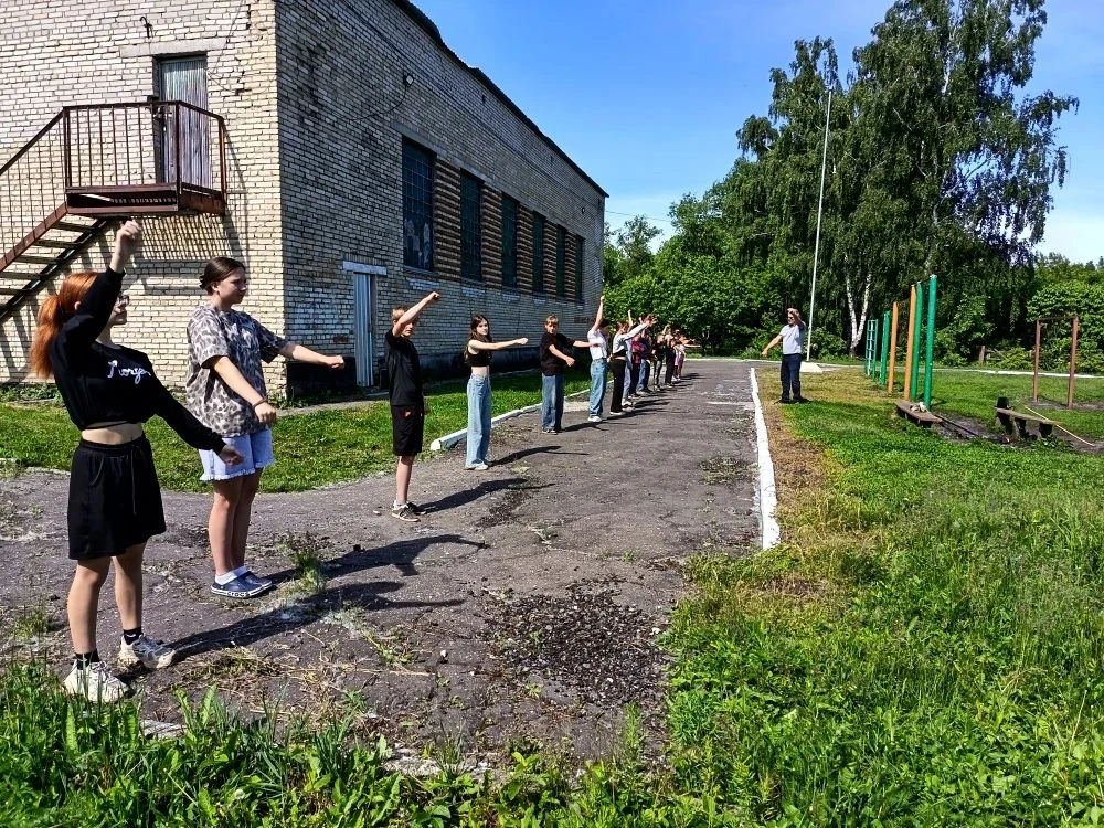 Лагерь с дневным пребыванием детей "Солнышко". День 8. Традиционно день начался с линей...