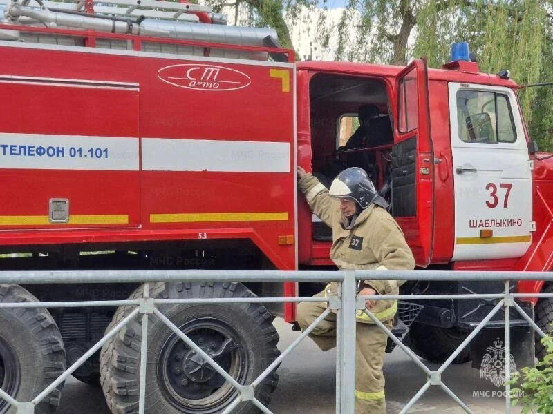 📍В Шаблыкино школа искусств под защитой сотрудников МЧС России   Сотрудники 37 пожарно-спасательной 
