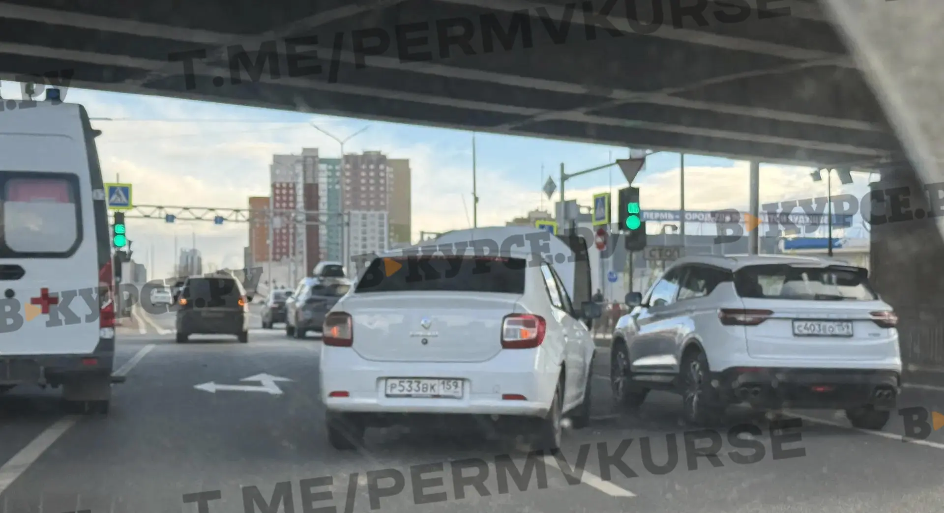 ❗️На улице Крисанова начала образовываться пробка из-за ДТП
