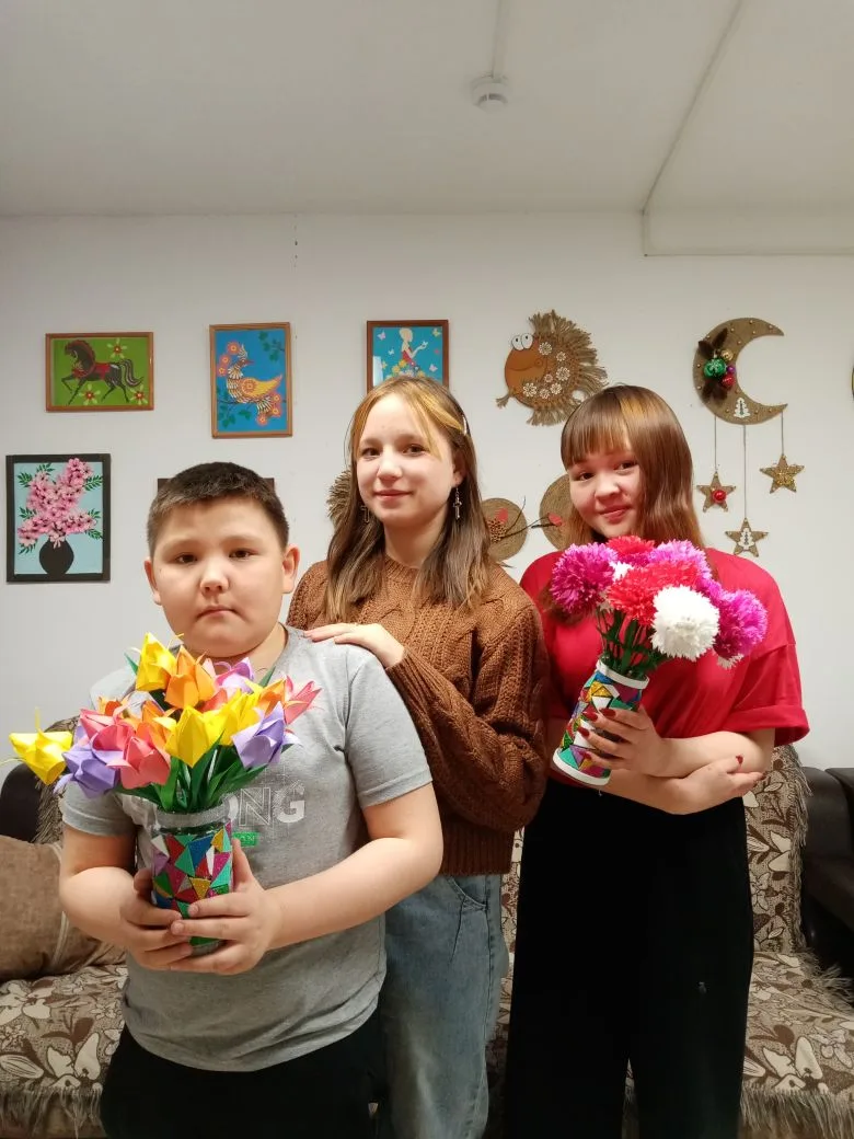 В пришкольном интернате. В честь празднования 8 марта!!!
🌹Воспитанники изготовили яркие букеты из б