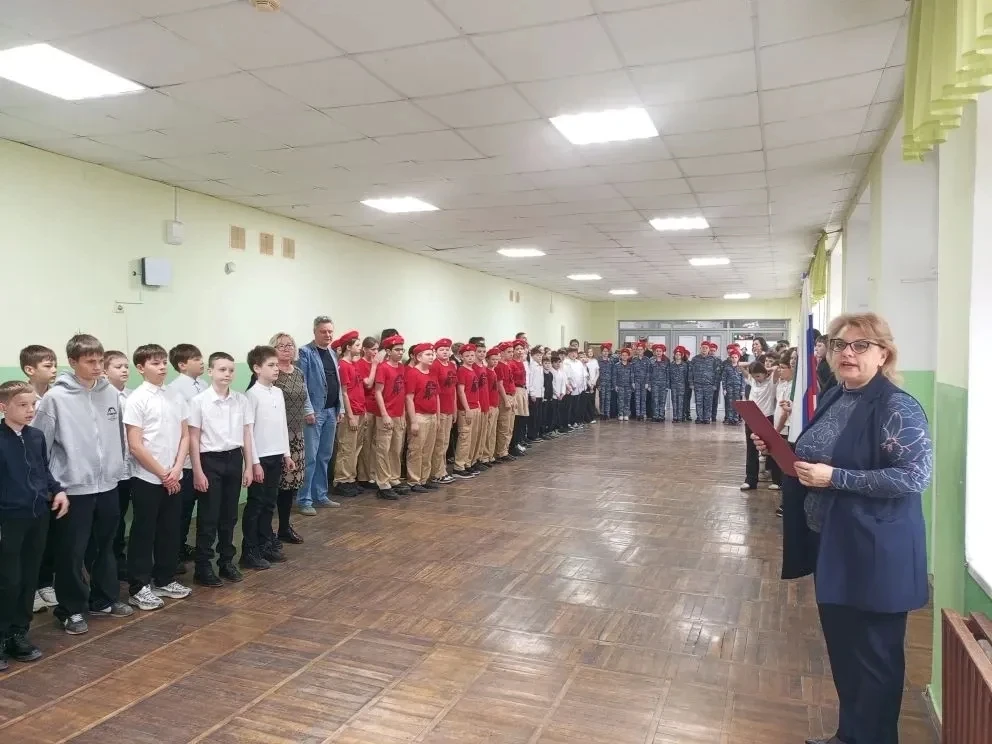 30 марта 2026 года в МБОУ СОШ №6 имени И.Т. Сидоренко прошла традиционная торжественная линейка. 🏫 М