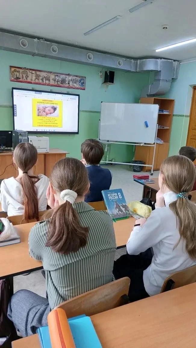 🕒 12 мая — День правовых знаний: разбираем «Комендантский час: правила и исключения» без страха и ми