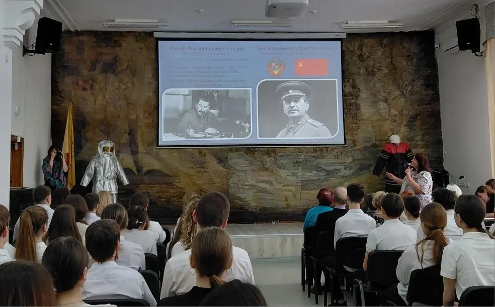 🚩В преддверии 81-й годовщины Победы , в рамках проекта «Культура для школьников» ученики 8А, 8Б и 9В