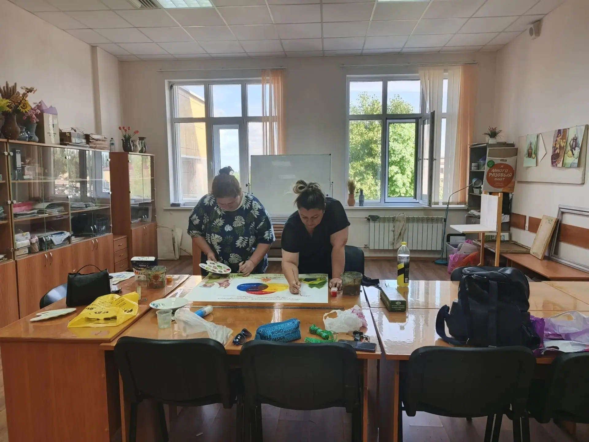 🌿 Казалось бы, лето, пора отпусков и отдыха. Но не для наших любимых преподавателей художественного